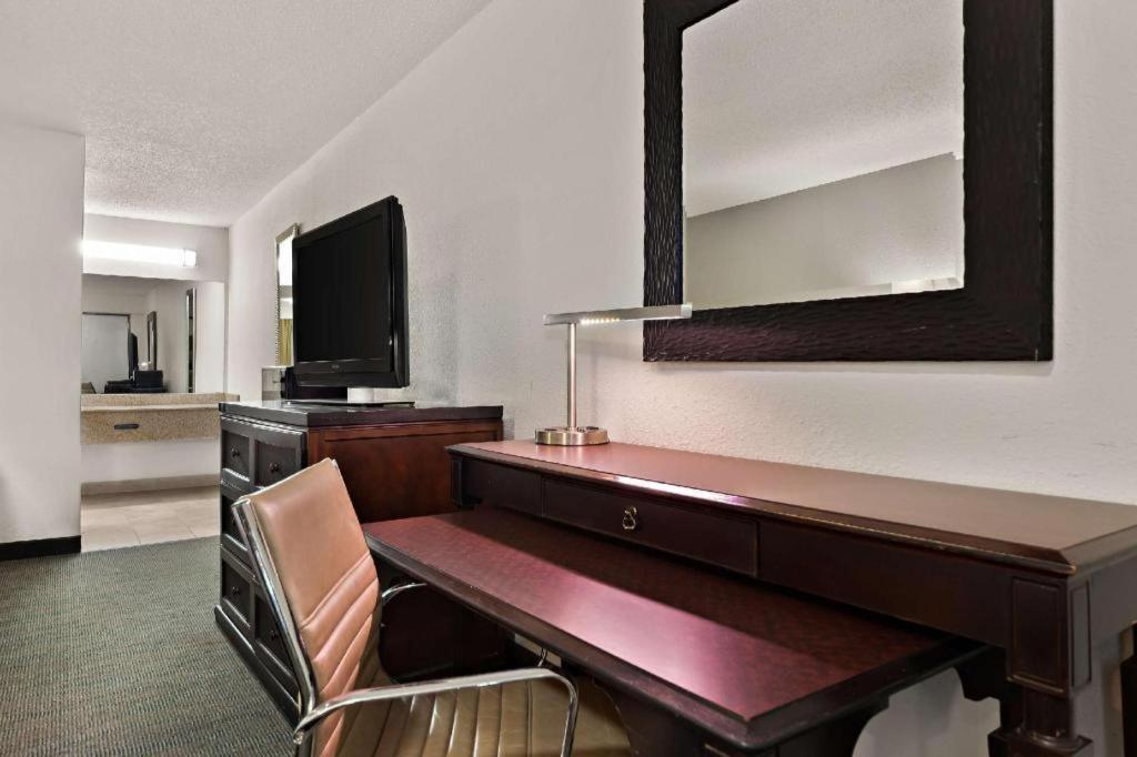 Rodeway Inn Lumberton Esterno foto